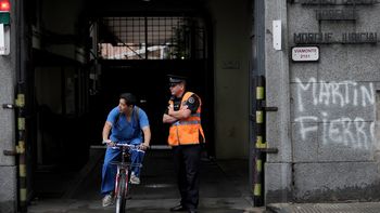 el arma hallada junto a nisman es de uno de sus empleados el arma hallada junto a nisman es de uno de sus empleados