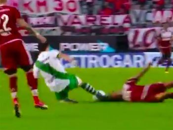 VIDEO: ¿Está loco? Enzo Pérez se tiró a trabar con la cabeza