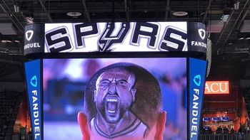 Manu Ginóbili en el cabello de un fanático Manu Ginóbili en el cabello de un fanático