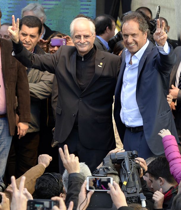 Scioli realizó su primer acto de campaña con los movimientos sociales