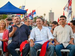 Carolina Cosse, Mario Bergara, Yamandú Orsi y Andrés Lima hablaron en el 53° aniversario del Frente Amplio. Carolina Cosse, Mario Bergara, Yamandú Orsi y Andrés Lima hablaron en el 53° aniversario del Frente Amplio.