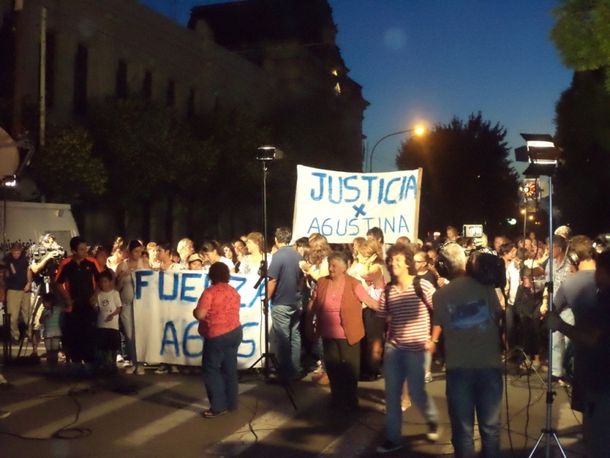 Marcha de los vecinos en reclamo de justicia. Foto Gentileza ABC Saladillo.