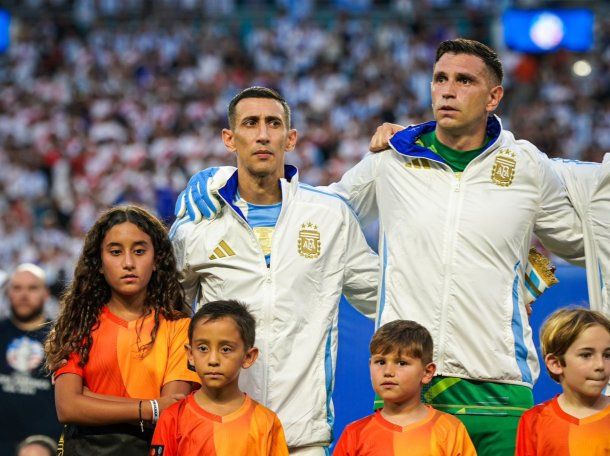 El mensaje de Dibu Martínez a Di María tras su gol a Boca en el Mundial de Clubes 2025