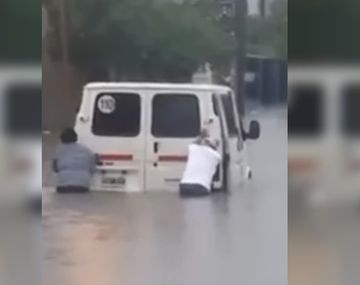 En Quilmes se desbordó un arroyó y las calles están intransitables