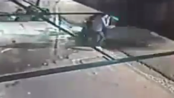 video: tres jovenes se salvan de milagro