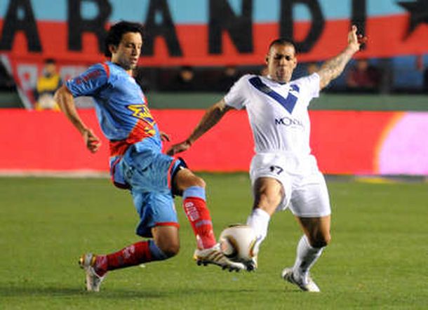 Vélez necesita una victoria ante Arsenal para llegar a la cima