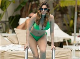 esta modelo disfruta de sus vacaciones con amigas esta modelo disfruta de sus vacaciones con amigas