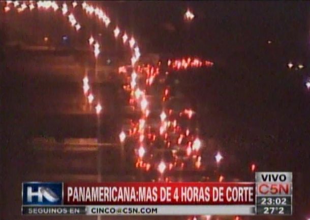 Continúan los cortes en la autopista Panamericana