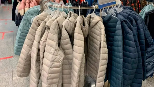 Las ofertas para la ola de frío: los descuentos en abrigos en supermercados.