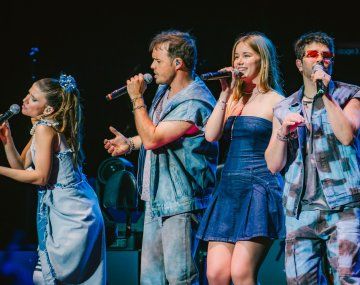 Erreway invitó a la hija de Valeria Mazza a cantar en su show de Marbella: mirá el momento