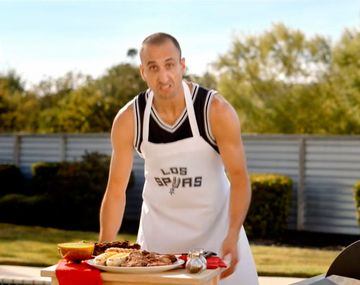 ¿Asado o barbecue? Ginobili cocina una carne manufica