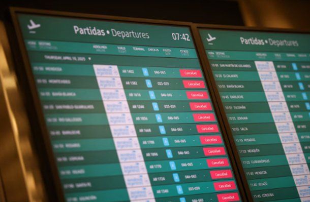 Controladores aéreos amenazan con medidas de fuerza para el próximo fin de semana largo