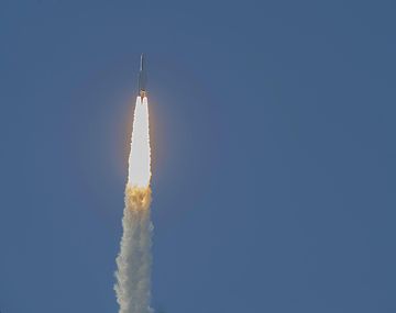 El Arsat-2 superó con éxito una maniobra y ya está en una segunda órbita