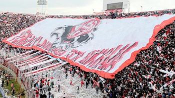 Los hinchas del Globo esperan su partido más importante Los hinchas del Globo esperan su partido más importante