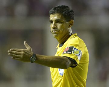 VIDEO: el árbitro de la semifinal contra EE.UU. cobró penales inexistentes