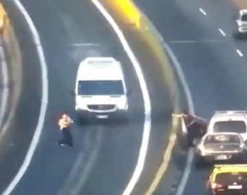 Otro video muestra la trágica muerte de una pareja en la autopista 25 de Mayo