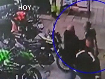 Motoquero golpeó a una mujer que lo increpó porque no la dejaba pasar