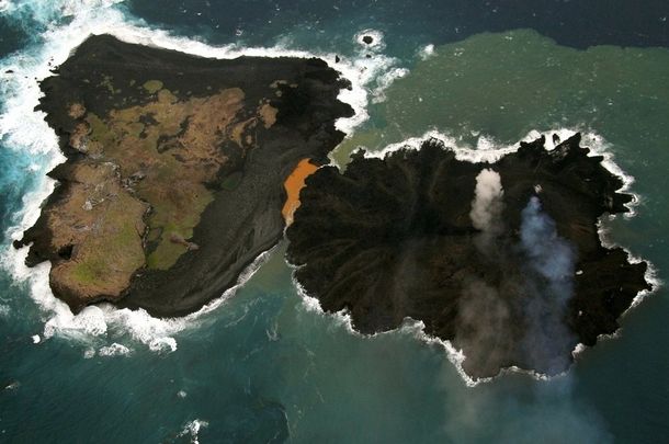 Crece la isla japonesa surgida tras una erupción volcánica