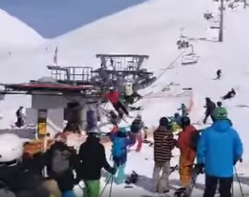 Una aerosilla comenzó a funcionar mal y generó pánico entre los esquiadores