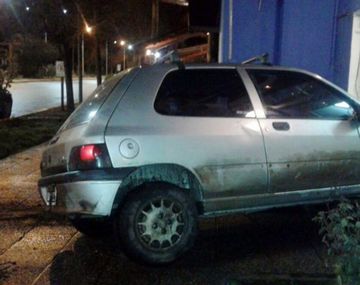Quiso entrar con su auto a una comisaría