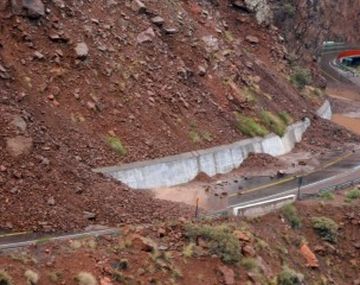 Mendoza: casi 100 personas quedaron varadas por los aludes