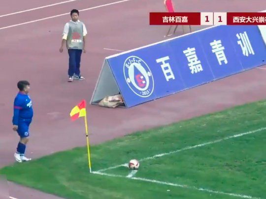 China: compró un club y obligó al entrenador a poner en el equipo a su hijo
