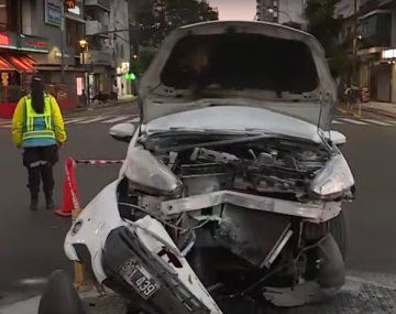 Impresionante choque en Villa Crespo: un auto quedó destrozado