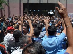 Buscan sancionar a policías que abandonen el servicio