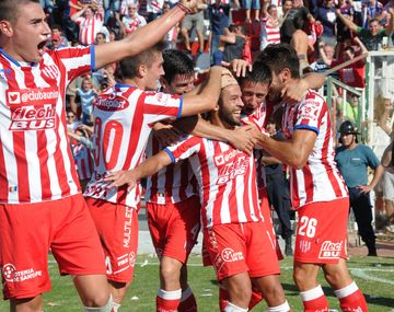 Unión pegó sobre el final y se quedó con el clásico santafesino ante Colón