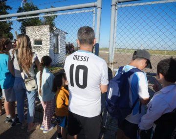 Messi volvió a pisar suelo santafesino junto a su familia y revolucionó todo