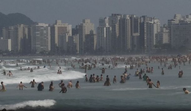 Coronavirus en Brasil: Río de Janeiro decretó toque de queda nocturno y prohibió el comercio en las playas