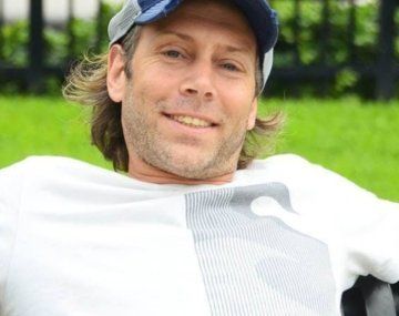 ¡Qué raro! El celular del dueño de la Suizo Argentina no se puede abrir