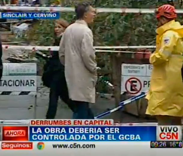Mauricio Macri visitó la zona del derrumbe en Palermo
