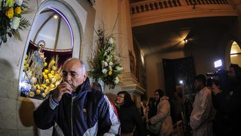 en el ano donde ya hubo mas de 150 mil despidos, una multitud hace vigilia por san cayetano en el ano donde ya hubo mas de 150 mil despidos, una multitud hace vigilia por san cayetano