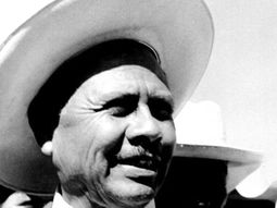 Es asesinado en 1962 el líder agrario Rubén Jaramillo. Es asesinado en 1962 el líder agrario Rubén Jaramillo.