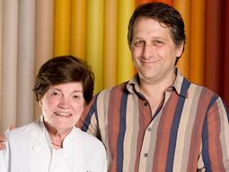 la abuela de lola chomnalez apunto contra la madrina y su pareja se llevaban muy mal la abuela de lola chomnalez apunto contra la madrina y su pareja se llevaban muy mal