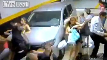 Una mujer de 61 años perdió el control de su vehículo y mató a dos personas Una mujer de 61 años perdió el control de su vehículo y mató a dos personas