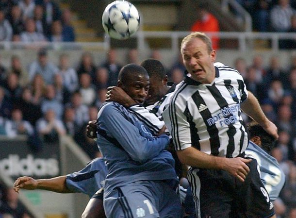 El ex goleador inglés lanzó la primera piedra