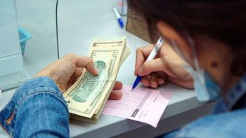 el dolar turista se podra adquirir solo siete dias antes de viajar el dolar turista se podra adquirir solo siete dias antes de viajar