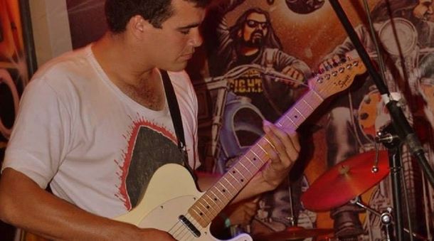 José Vera tocaba en una banda de rock. Foto: Pilar a Diario