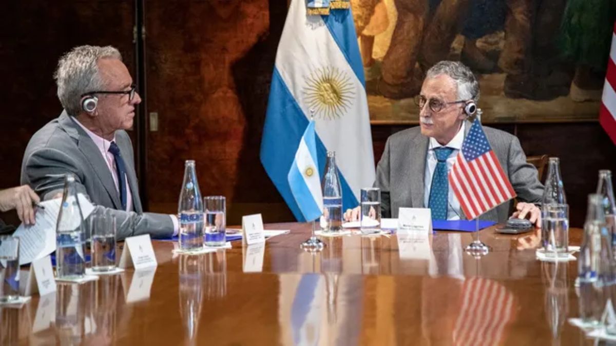 El Gobierno anunció una reforma sanitaria y ratificó el retiro de Organización Mundial de la Salud