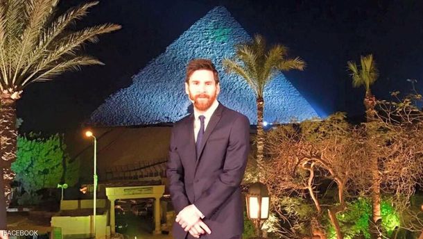 Lionel Messi durante su viaje en Egipto