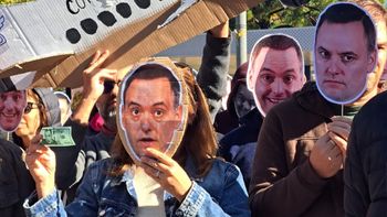 aca nadie esta de adorni, la original protesta de los trabajadores del inti contra otros 700 despidos