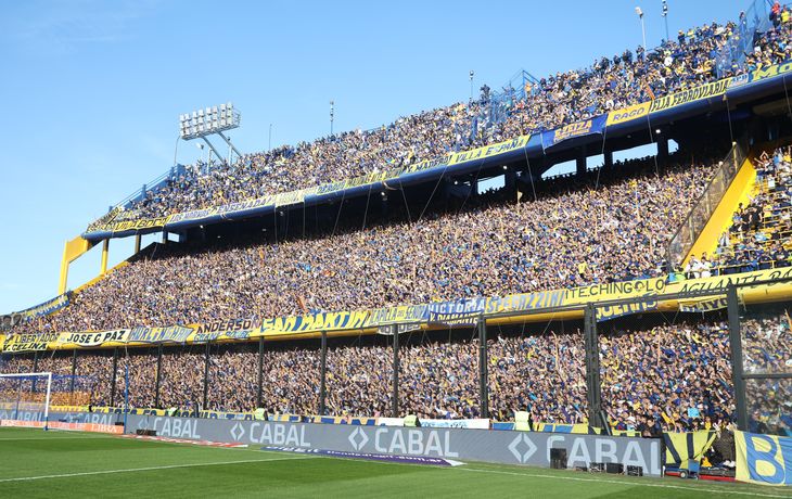 Damas Gratis abrió el show en la despedida de Riquelme