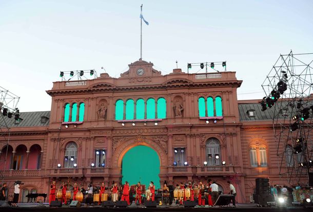 El Gobierno celebra 31 años de democracia y asegura que será un fin de año normal