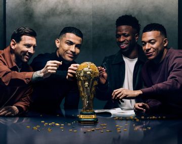 El trofeo del Mundial 2026 en versión LEGO: Messi