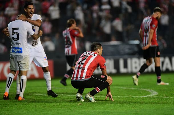 Desábato se lamenta tras el gol de Arthur Gomes