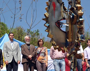 Monumento en memoria a las turistas francesas asesinadas en Salta
