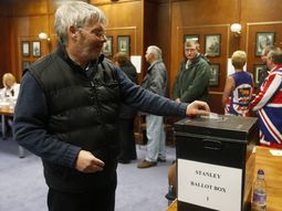 Largas filas para votar en la primera jornada del referéndum