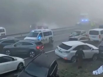 Fotos y videos: más de 50 vehículos chocaron entre todos en Finlandia